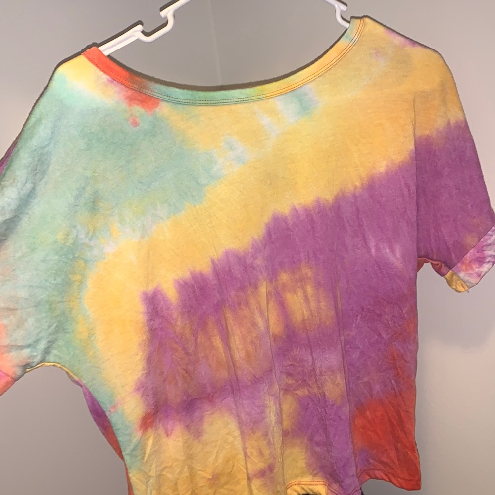 TEE-  SIZE: S COLOR: MULTI
